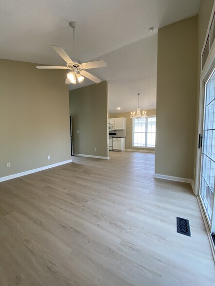 Building Photo - 3 Forest Creek Dr