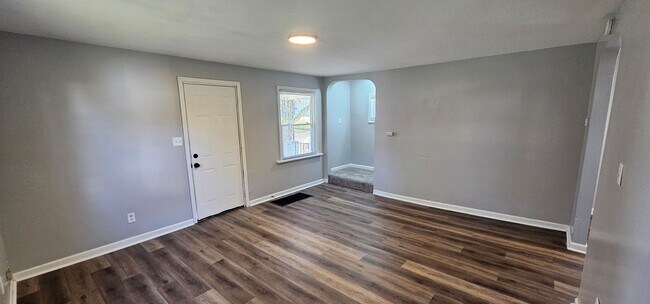 Building Photo - NEW LISTING!! 3 Bedroom House