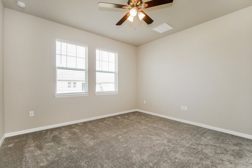 Building Photo - 2275 Raven Rdg Dr