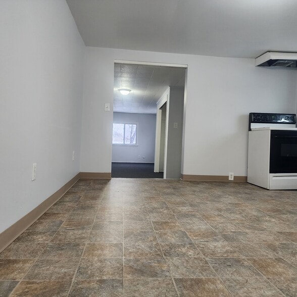 Kitchen - 396 Norton St