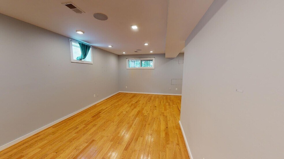 Building Photo - 409 Upshur St NW