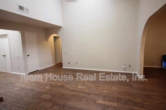 Building Photo - 25433 Plaza Escovar