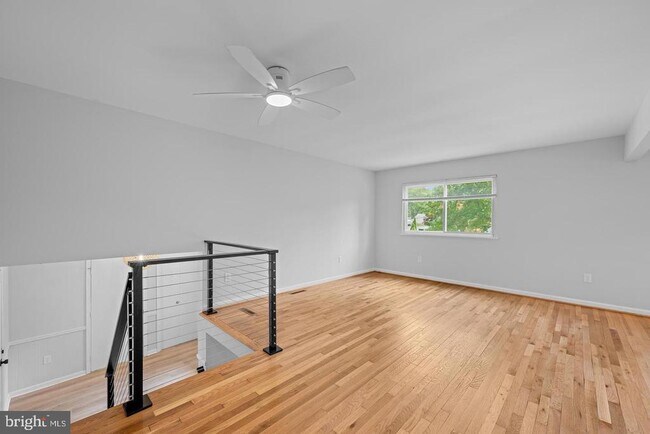 Building Photo - 100 Oak Dr