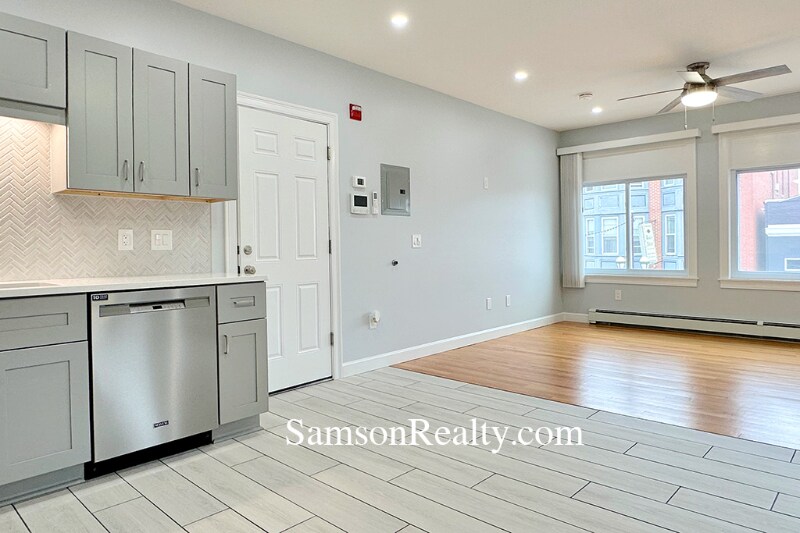 Building Photo - 296 Atwells Ave