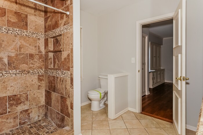 Building Photo - 2343 Ridgewood Rd