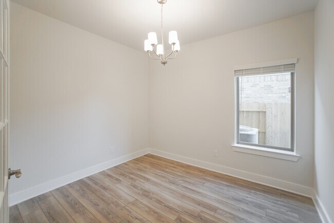 Building Photo - 10614 Whitejacket
