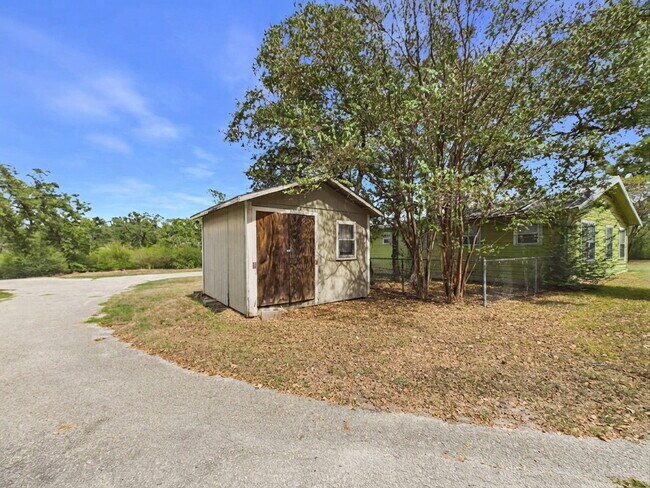 Building Photo - 11064 N Dowling Rd