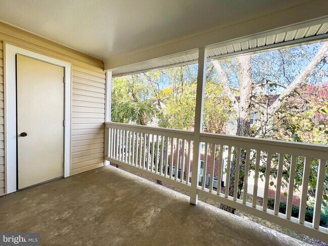 Building Photo - 1532 Lincoln Way