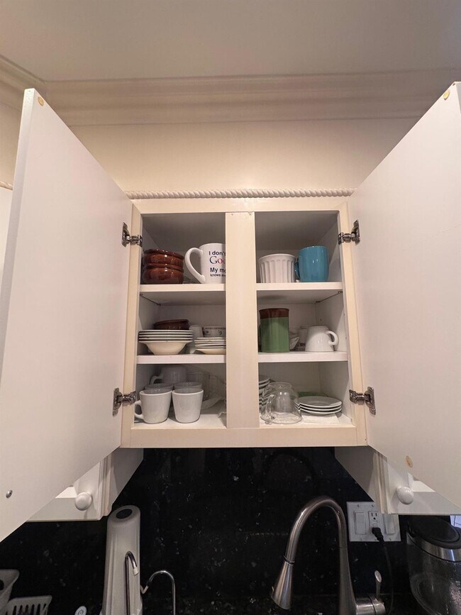 Building Photo - 6435 Bay Club Dr