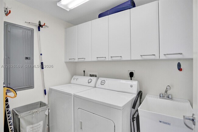 Building Photo - 3101 S Ocean Dr