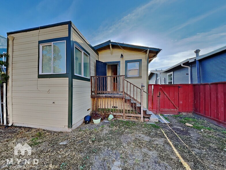 Building Photo - 2515 64th Ave