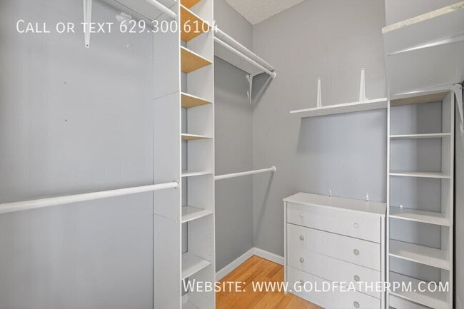 Building Photo - 905 Split Oak Dr