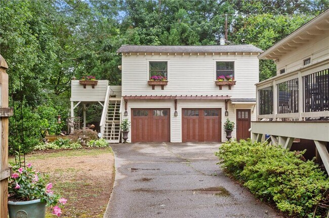 Building Photo - 1032 Oakdale Rd NE