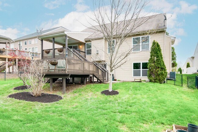 Building Photo - 216 Rockcrest Way