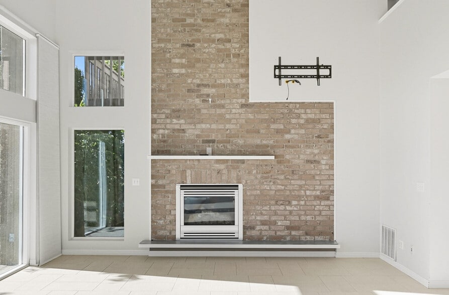 Building Photo - 298 S Staci Ct