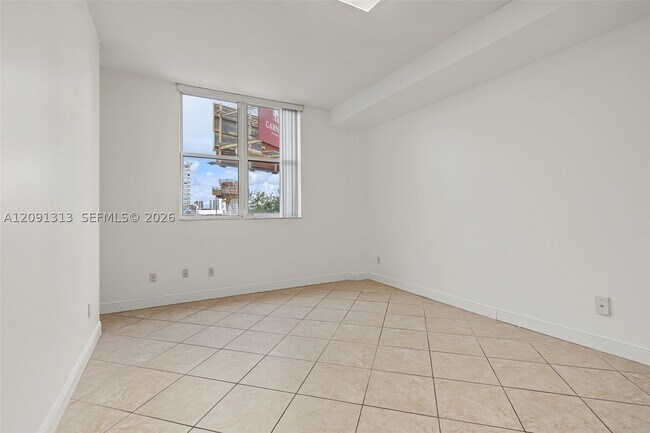 Building Photo - 1350 NW 8th Ct