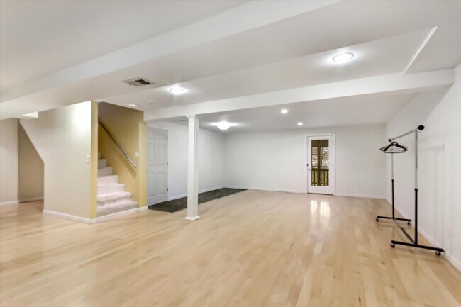 Building Photo - 627 Fox Hill Estates Dr