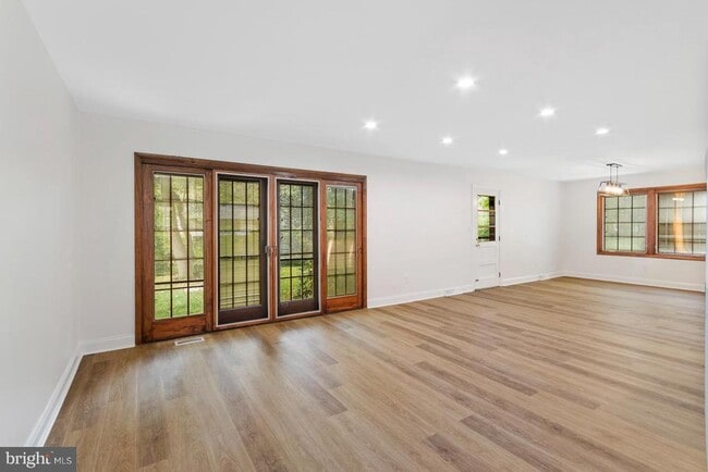 Building Photo - 2106 Largo Rd