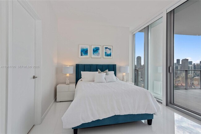 Building Photo - 851 NE 1st Ave