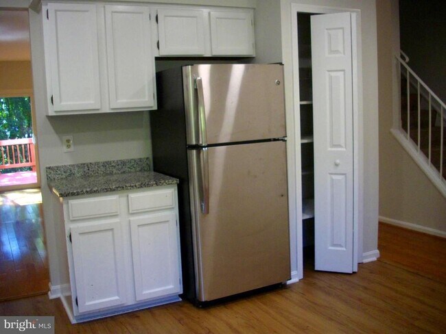 Building Photo - 3943 Collis Oak Ct