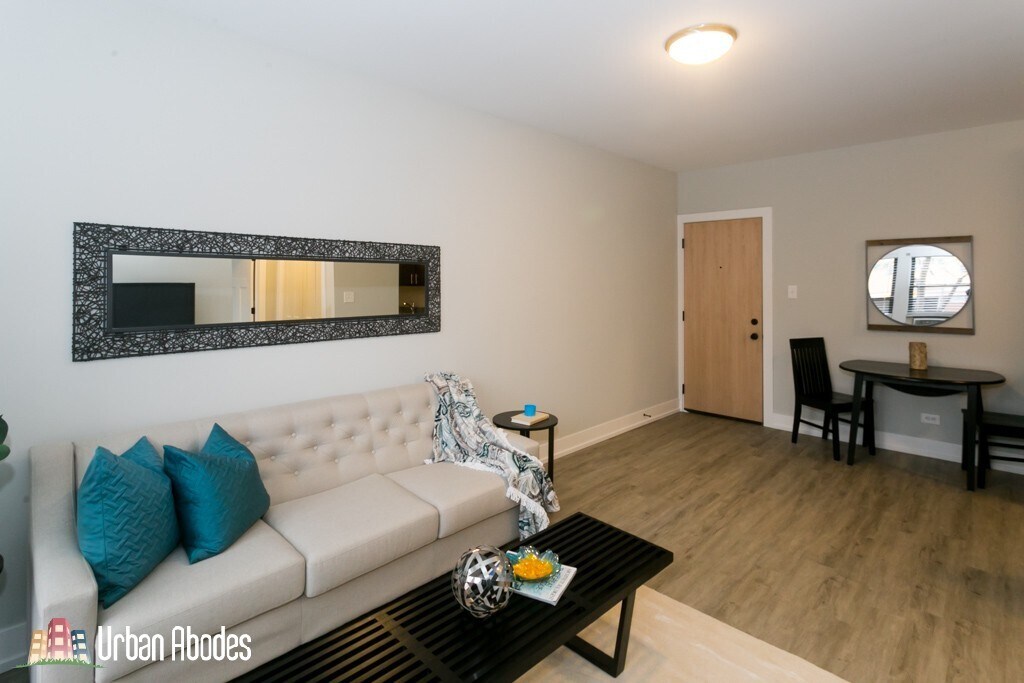 Building Photo - 703 W Brompton Ave