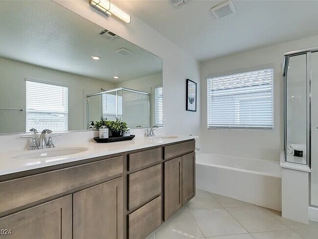 Building Photo - 6985 Solano Cyn Ave