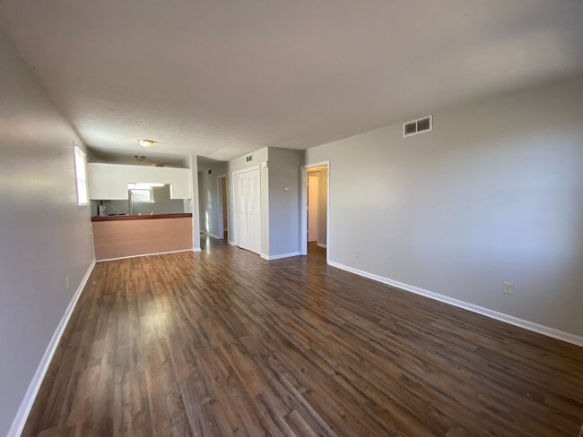 Building Photo - Two bedroom near Peaks View Park! Water, t...