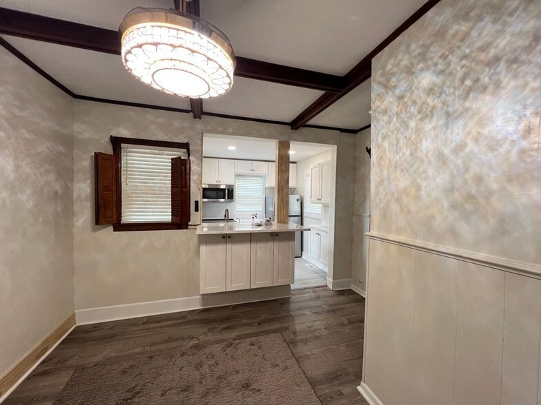 Building Photo - 222 Berlin Rd N