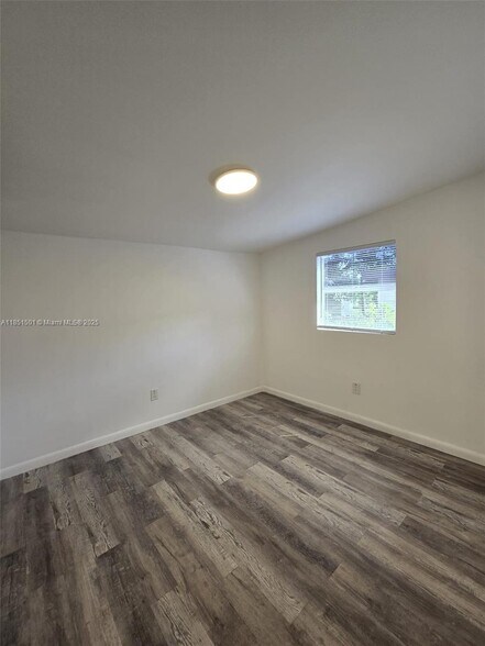 Building Photo - 330 SW 13th St