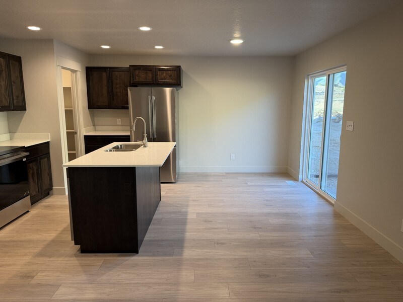 Building Photo - 4013 S Woodland Ave