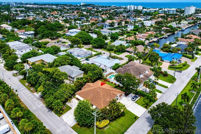 Building Photo - 825 Dogwood Dr