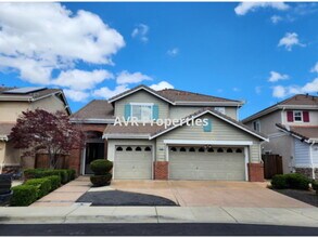 Building Photo - Beautiful four bedrooms, three bathrooms and three car garage Dublin home