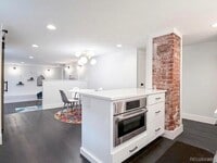 Building Photo - 736 York St