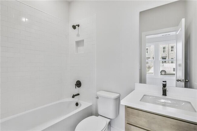 Building Photo - 2686 Evers Dr NE