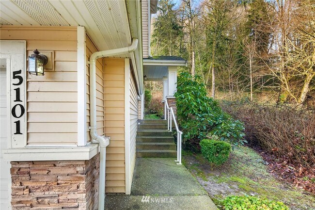 Building Photo - 3Bd/2.5Ba Bellevue Townhouse