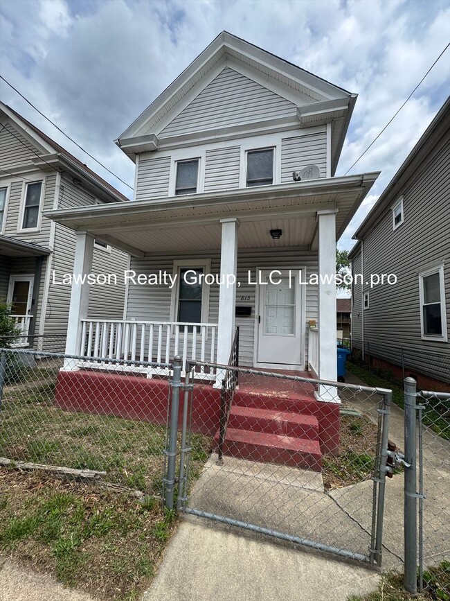 Building Photo - Newly Updated House with Fenced Yard