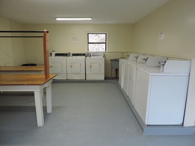 Building Photo - Desirable High Country Condo, Larger 1/1; Will Go Fast!!!!