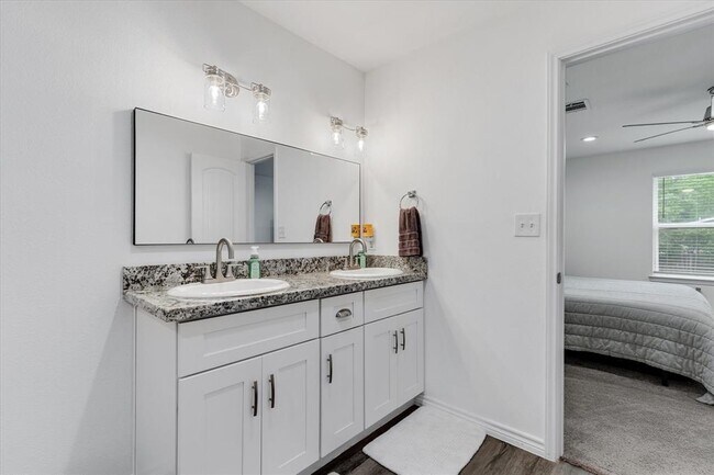 Building Photo - 14986 Indian Hill Trail