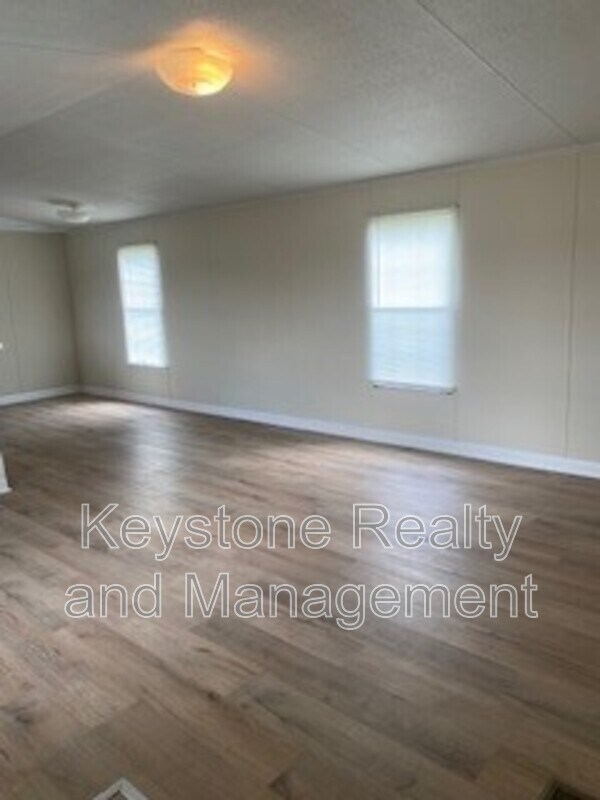 Building Photo - 141 Mace Ln