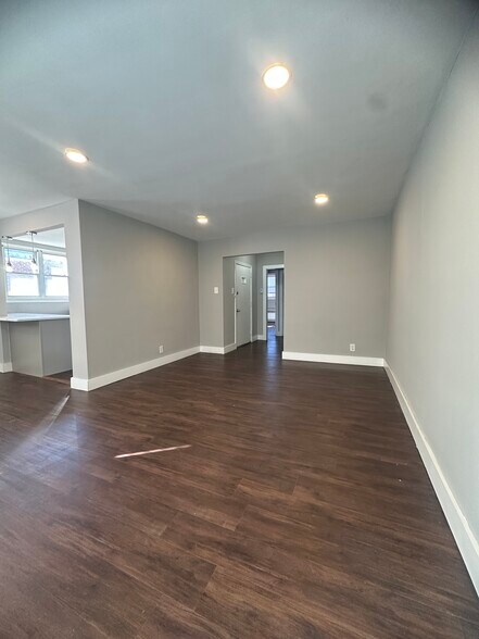 Building Photo - 1321 E Johnson St