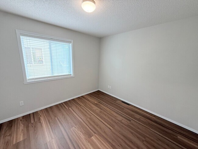 Building Photo - Spacious 4-Bedroom Home in South Fargo