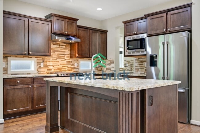 Building Photo - "Charming 4-Bedroom Retreat in Redmond: Spacious 2,540 Sq Ft Home with 2.5 Baths!"