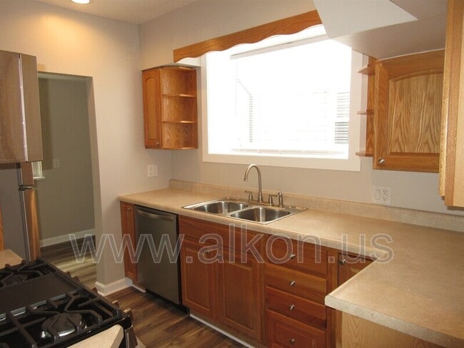 Building Photo - 818 Woodbourne Ave