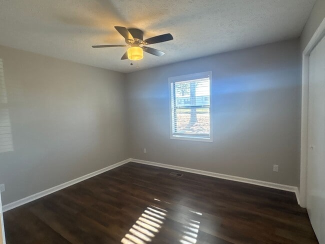Building Photo - $500 OFF 1st FULL MONTHS RENT...Renovated 2 Bedroom Duplex in Manchester