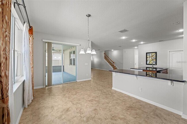 Building Photo - 6041 Town Center Blvd