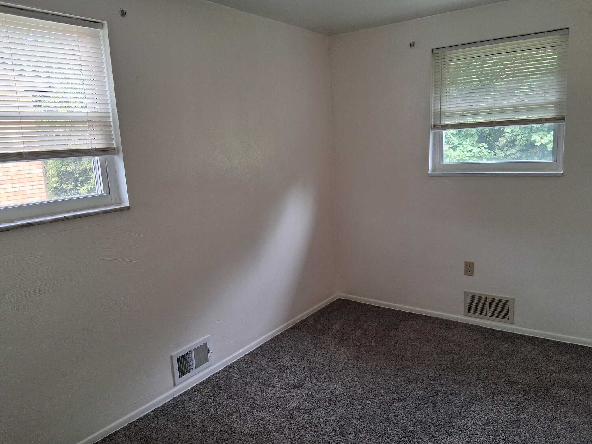 Bedroom 2 - 806 Westbury Rd