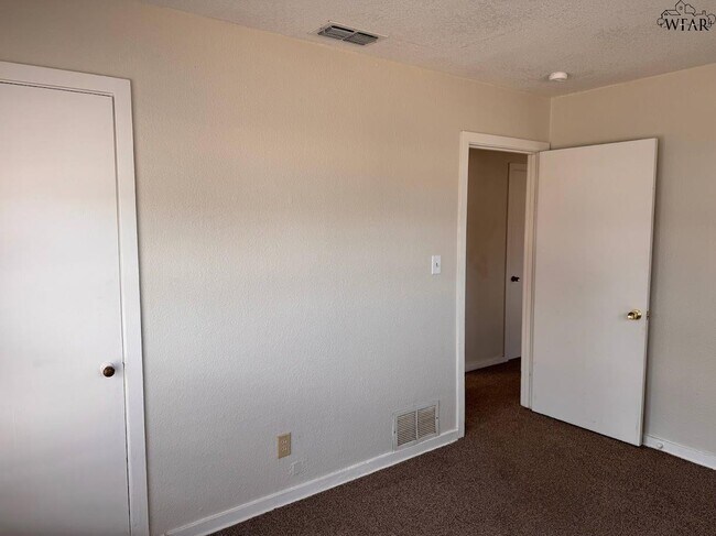 Building Photo - 2907 Moffett Ave