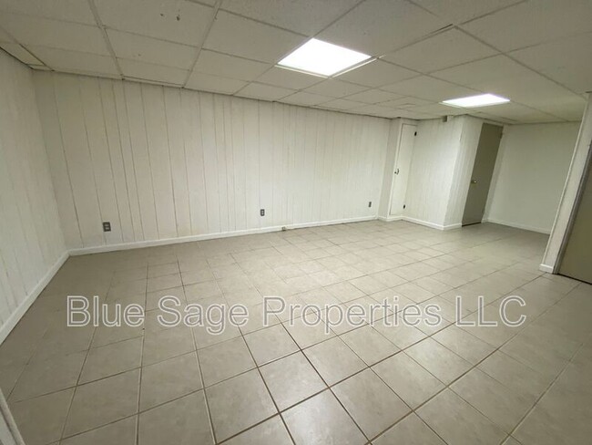 Building Photo - 227 Pine St