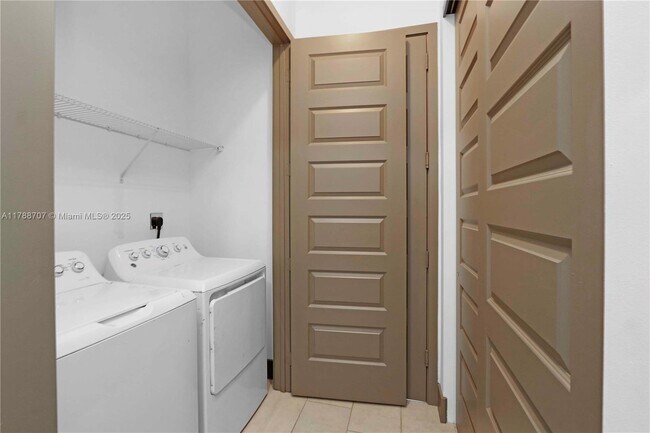 Building Photo - 15957 SW 136 Way