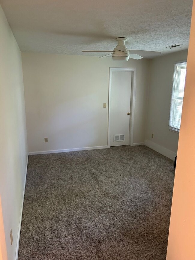 Building Photo - Bungalow Near Downtown Bloomington – 3 Bed...